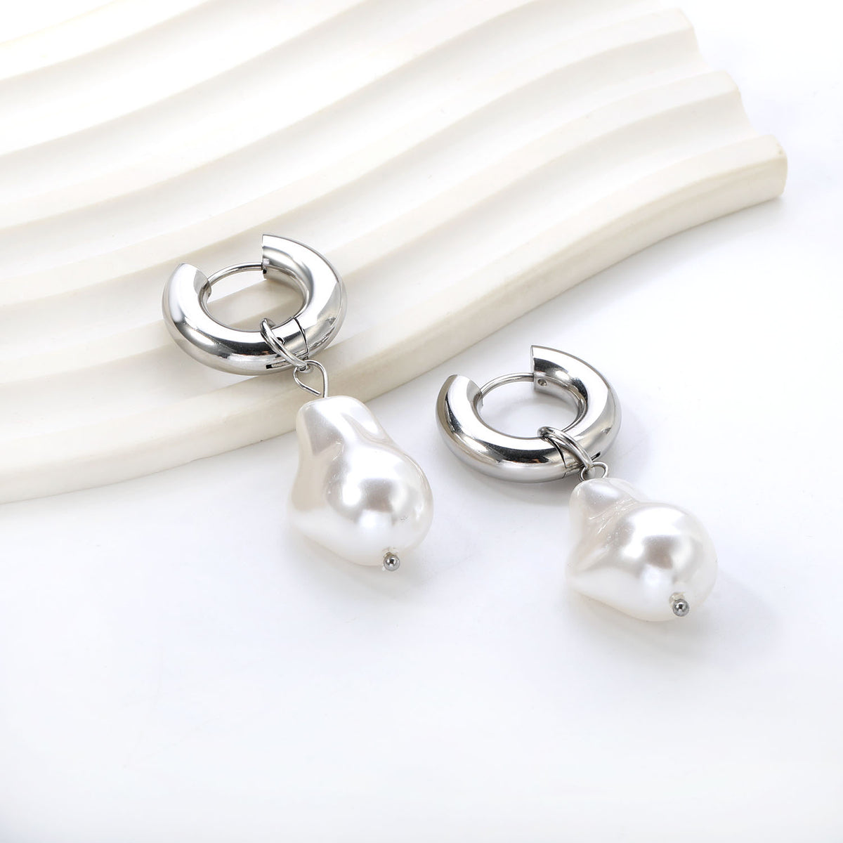 Chunky PEARL Earring / Hoops Silver