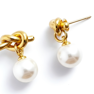 PEARL KNOT studs